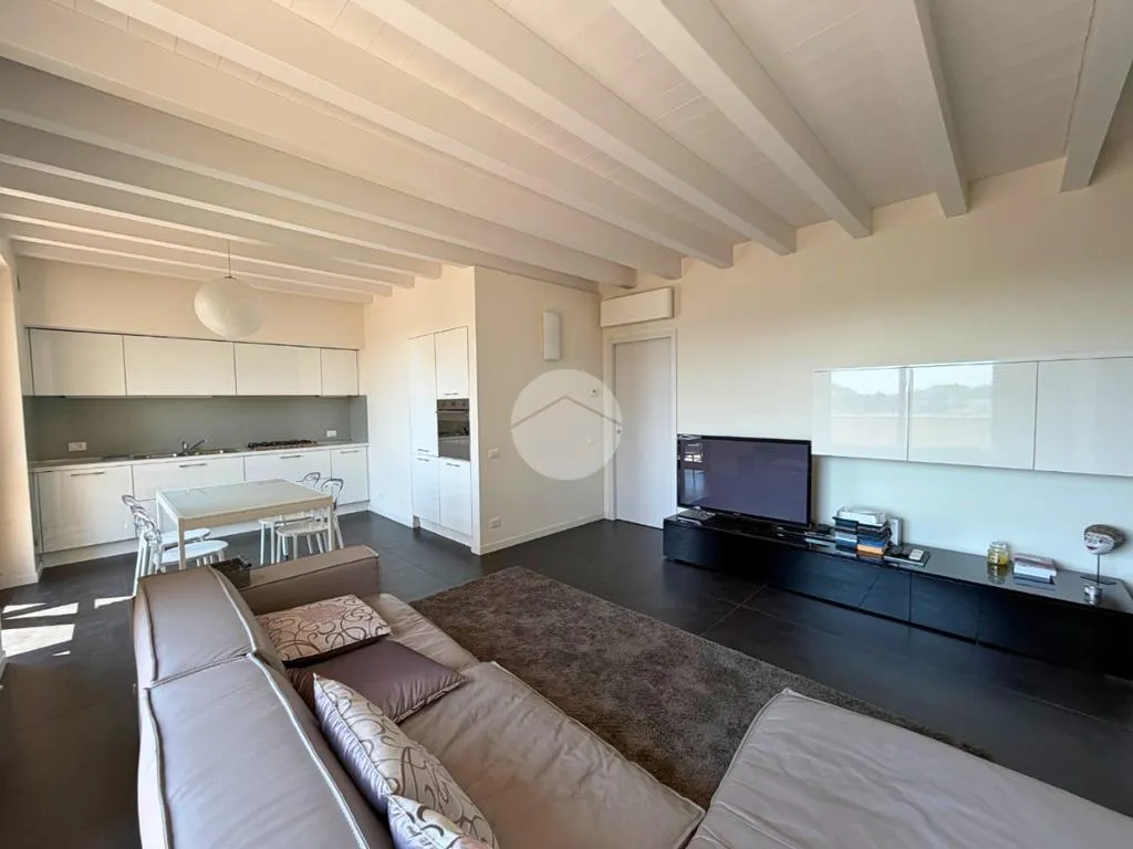 Séjour - Refined Two-Level Apartment with Lake View in Sarnico