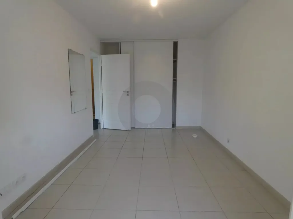 Pièces - Appartement 2 Pièces en Étage Élevé à Menton
