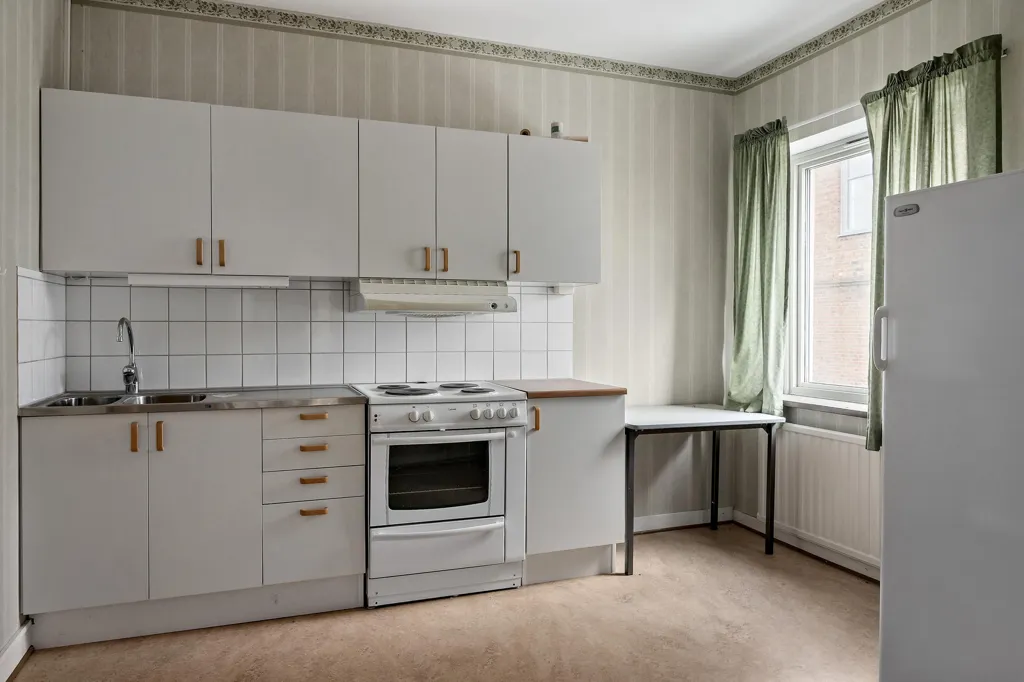 Cucina - Historic Civic Centre with Development Potential in Central Getinge