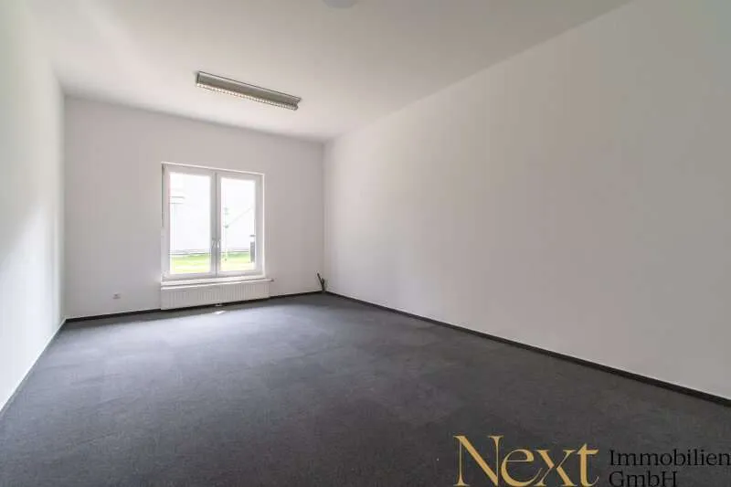 Pièces - Office Space with Street Access in Linz