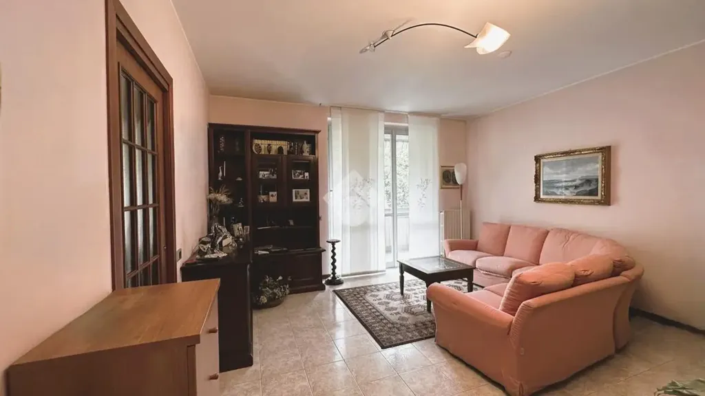 Séjour - Spacious Apartment with Balcony in Vimercate