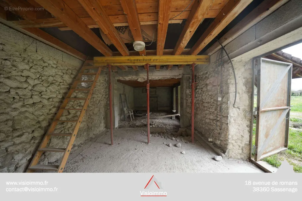 Rooms - 4-room land in Noyarey