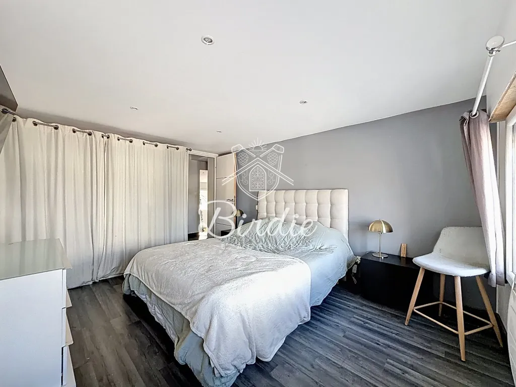 Chambres - Appartement Duplex avec Jardin au Centre de Tosse