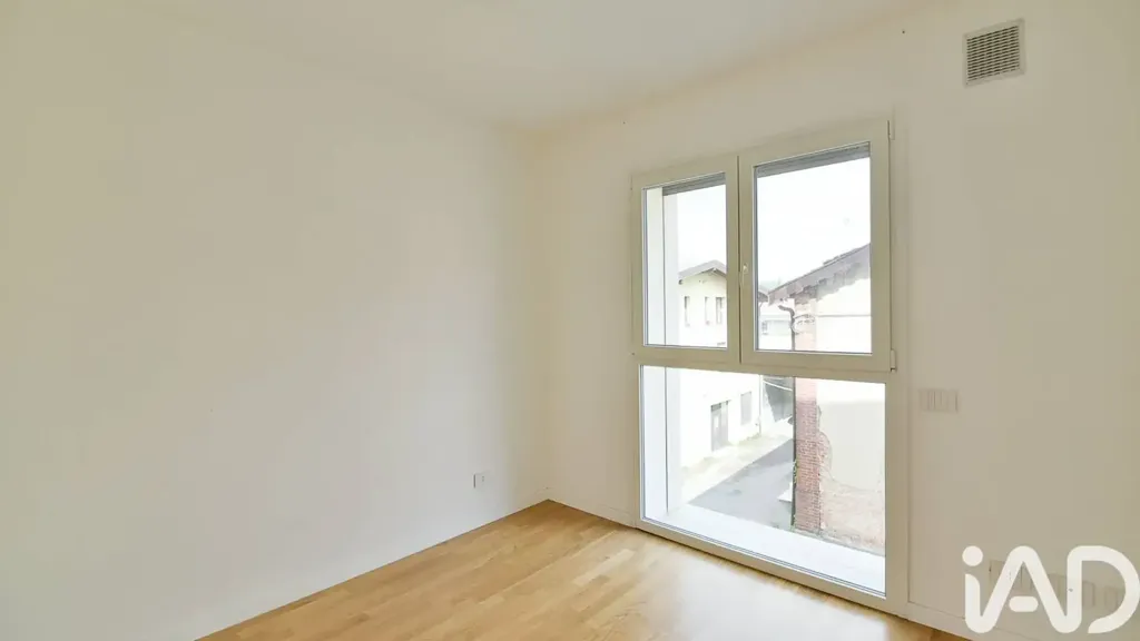 Toad - Newly Built Apartment with Balcony in Cantù