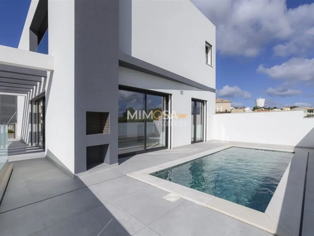 Bassein - Contemporary Villa with Pool in Mexilhoeira Grande