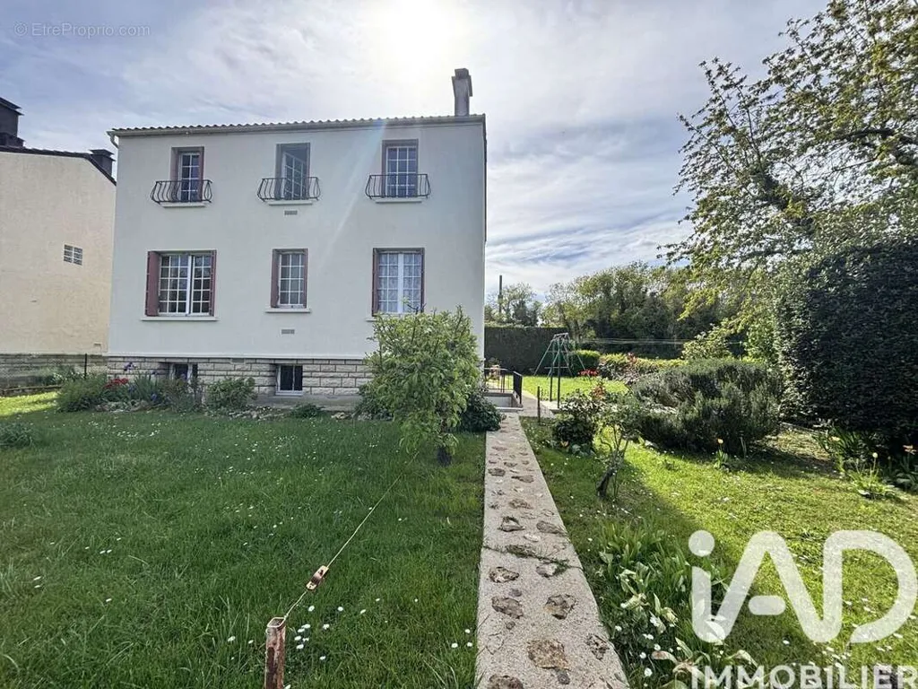 6-toaline maja asukohas Bretigny-Sur-Orge
