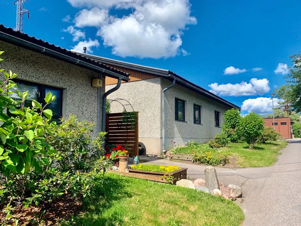 Välivaade - Modernised Apartment with Private Garden in Vantaa