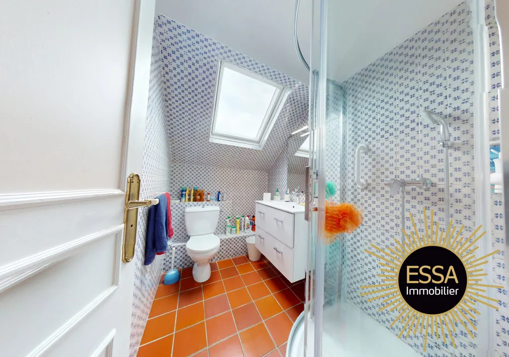 Bathrooms - Charming House with Balcony in Viroflay