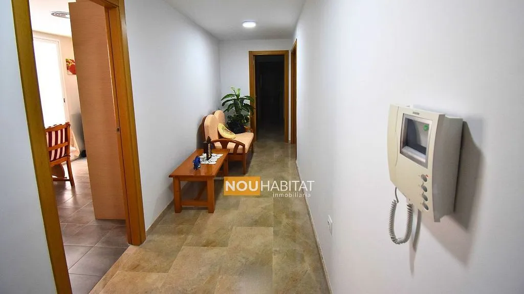 Entrée - Apartment with Balcony and Garage in Montroy