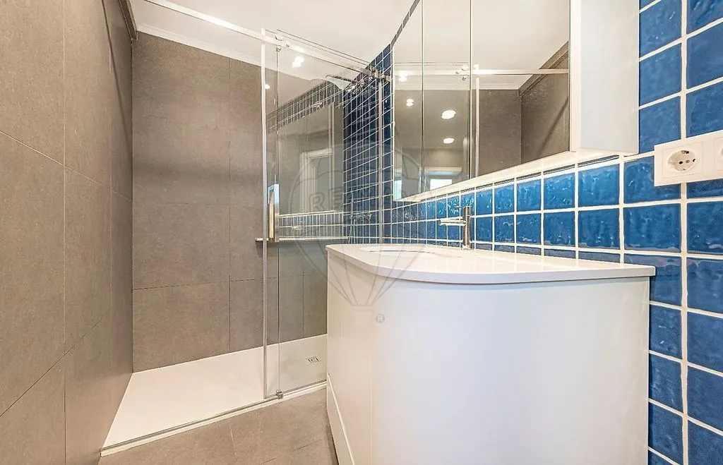 Bathrooms - Luxury Villa with Ocean View in Cascais