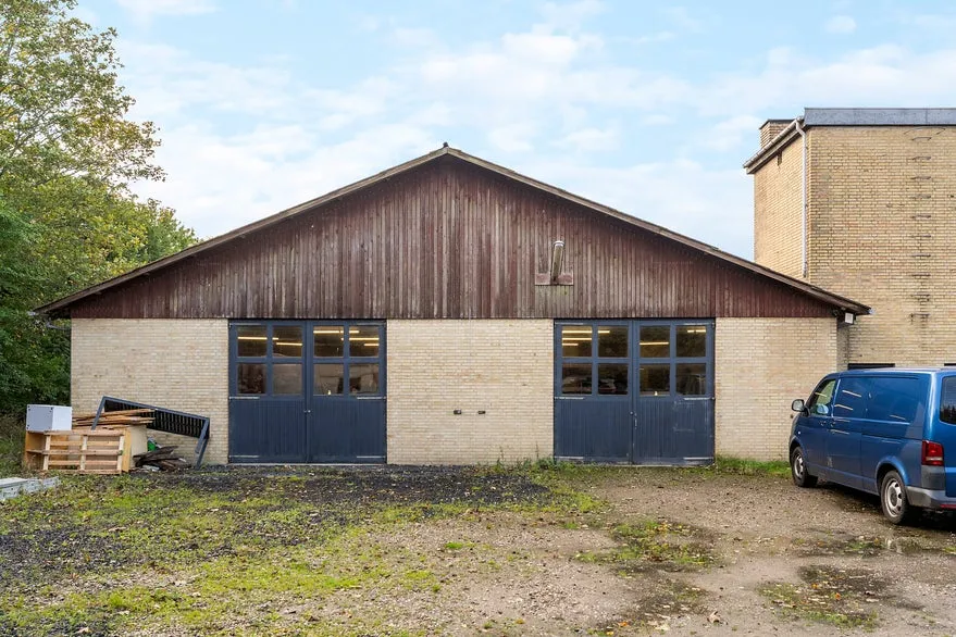 Garage - Investment Property with Villa in Regstrup