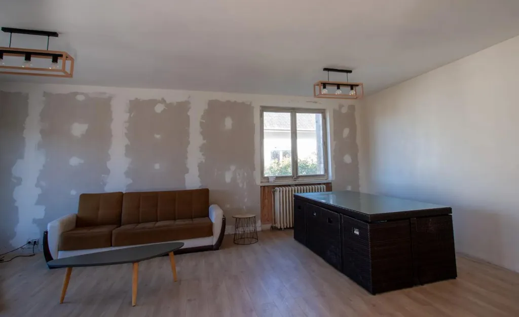 Séjour - Maison Lumineuse avec Jardin à Guéret