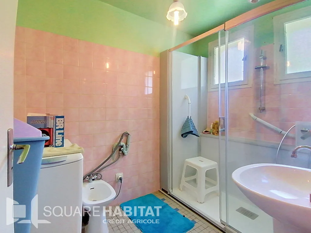 Bathrooms - House with Garden in Glénac Centre