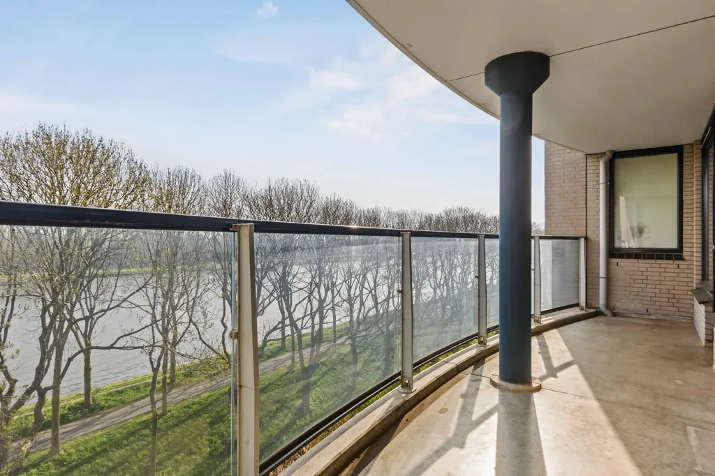 Balcon - Apartment with Balcony in Diemen