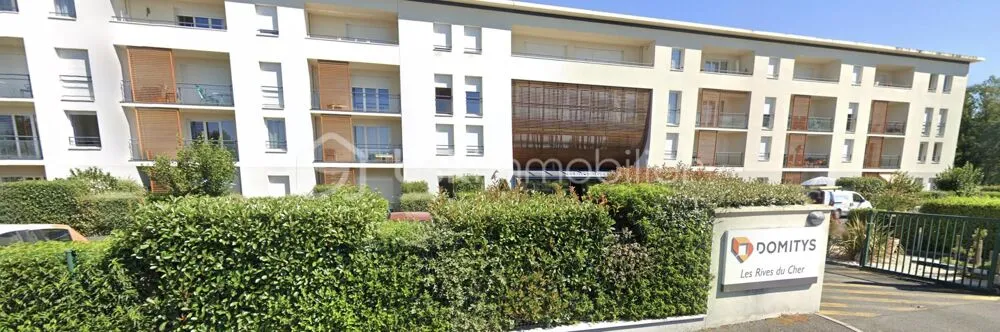 Exterior - 3-Bedroom Apartment with Private Parking in Allier