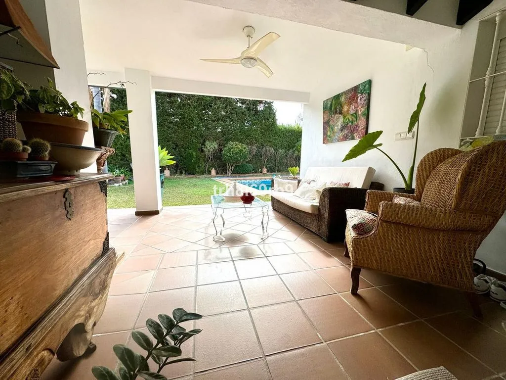 Terrasse - Detached Villa with Pool in Atalaya, Costa del Sol