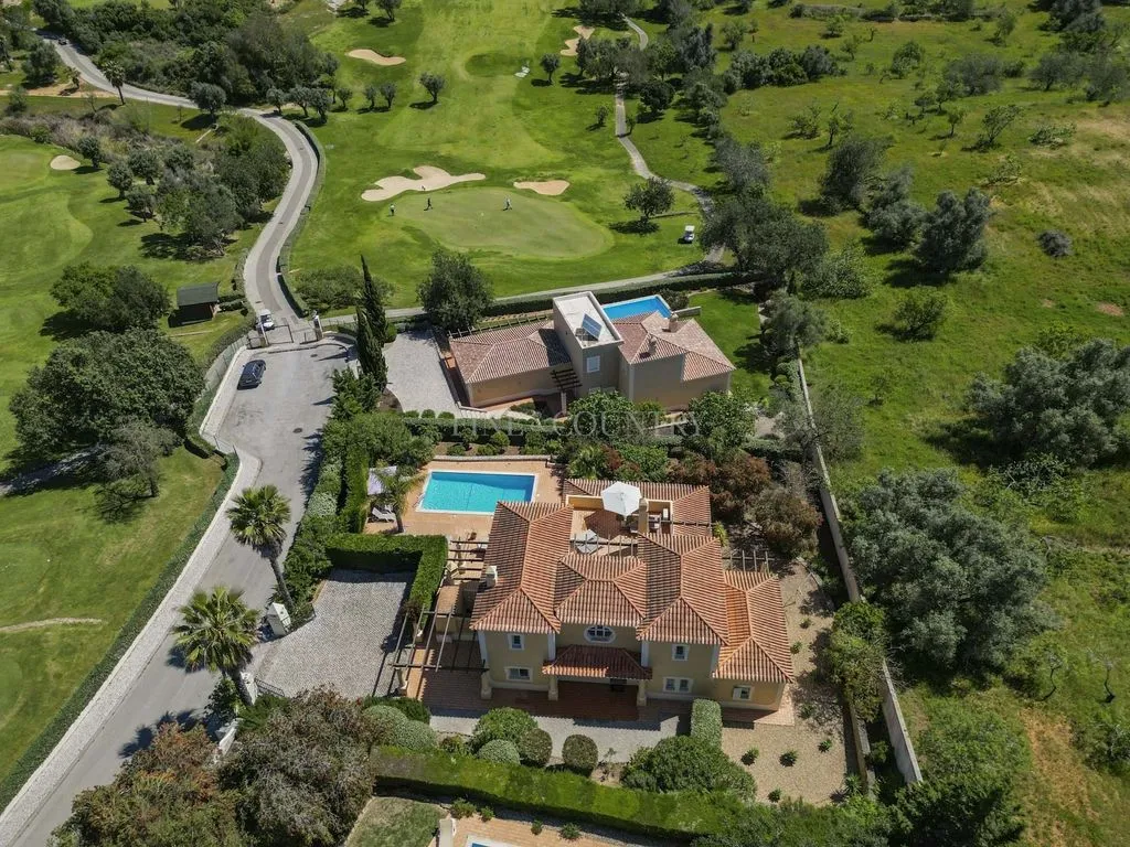 Õhuvaade - Luxury Villa with Golf Views in Estômbar