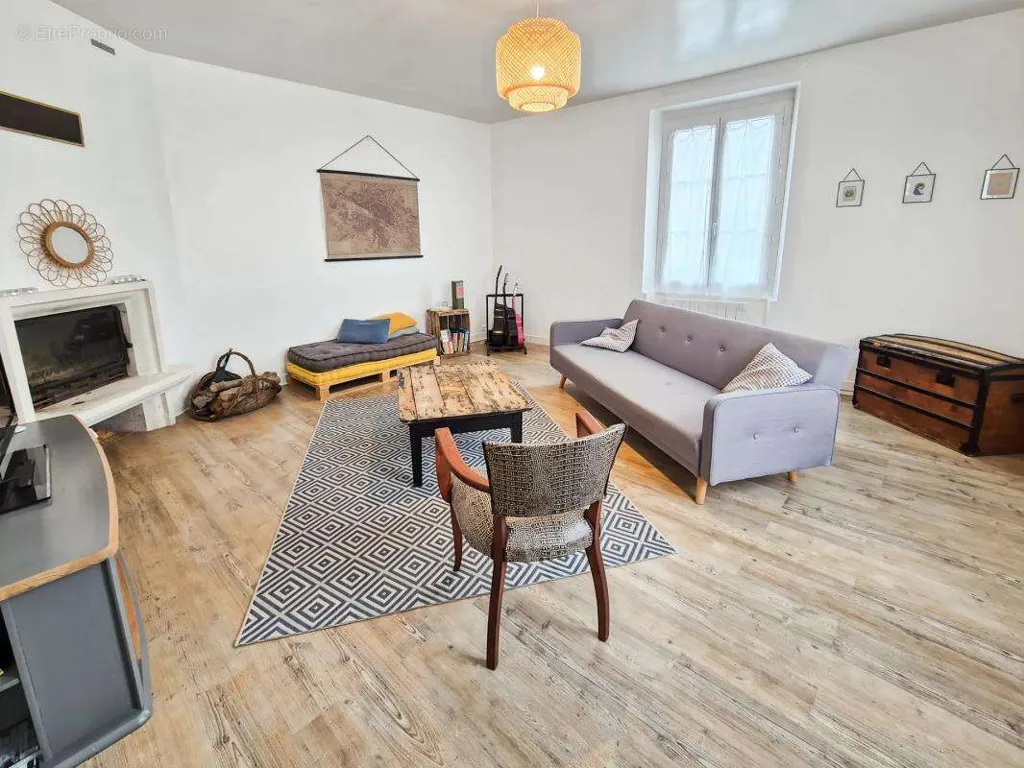 Living Room - Charming House with Courtyard in Prunay le Gillon