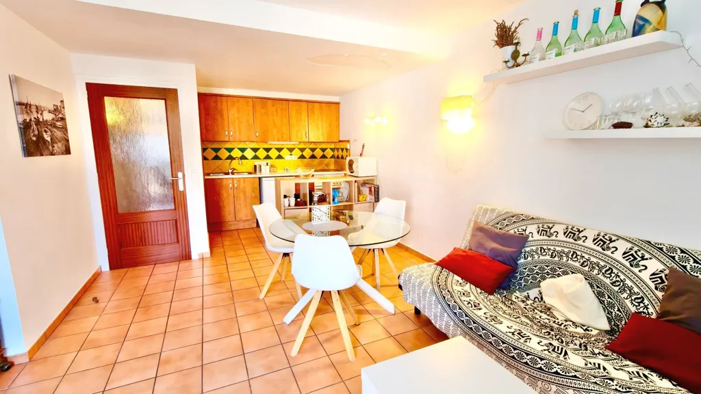 Elutuba - Modern Flat with Sea View in L'Escala