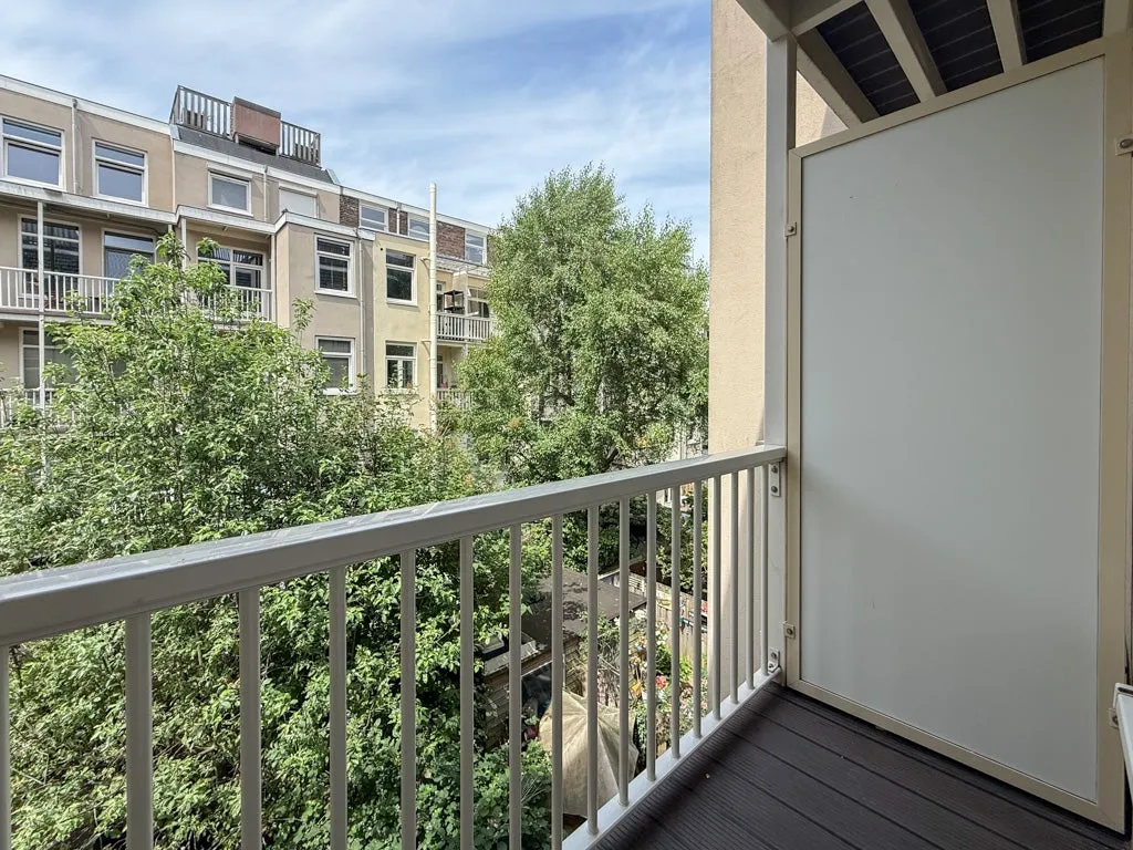 Balcon - Light 3-Bedroom Apartment in Central Amsterdam