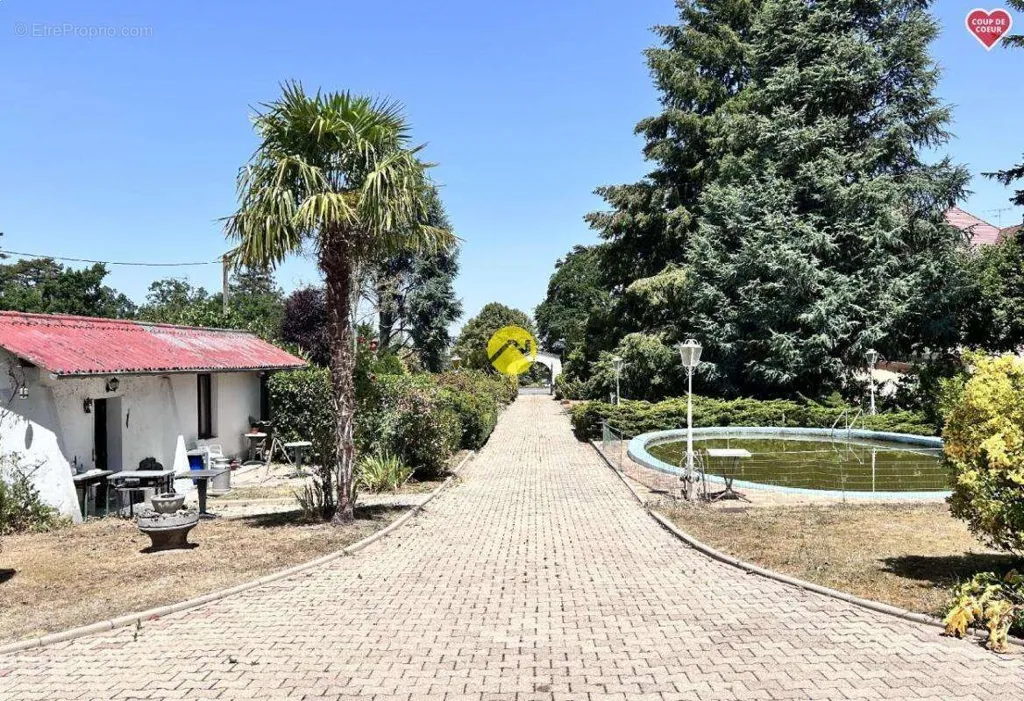 Esterno - Villa with Pool in Néris-les-Bains