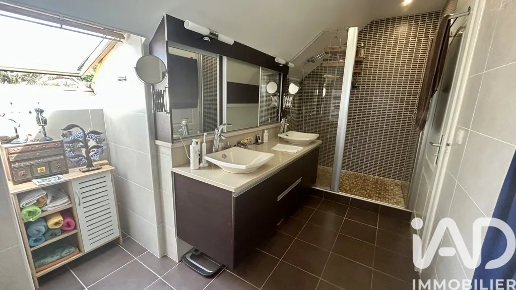 Salles de bain - Maison Familiale avec Piscine à Denguin