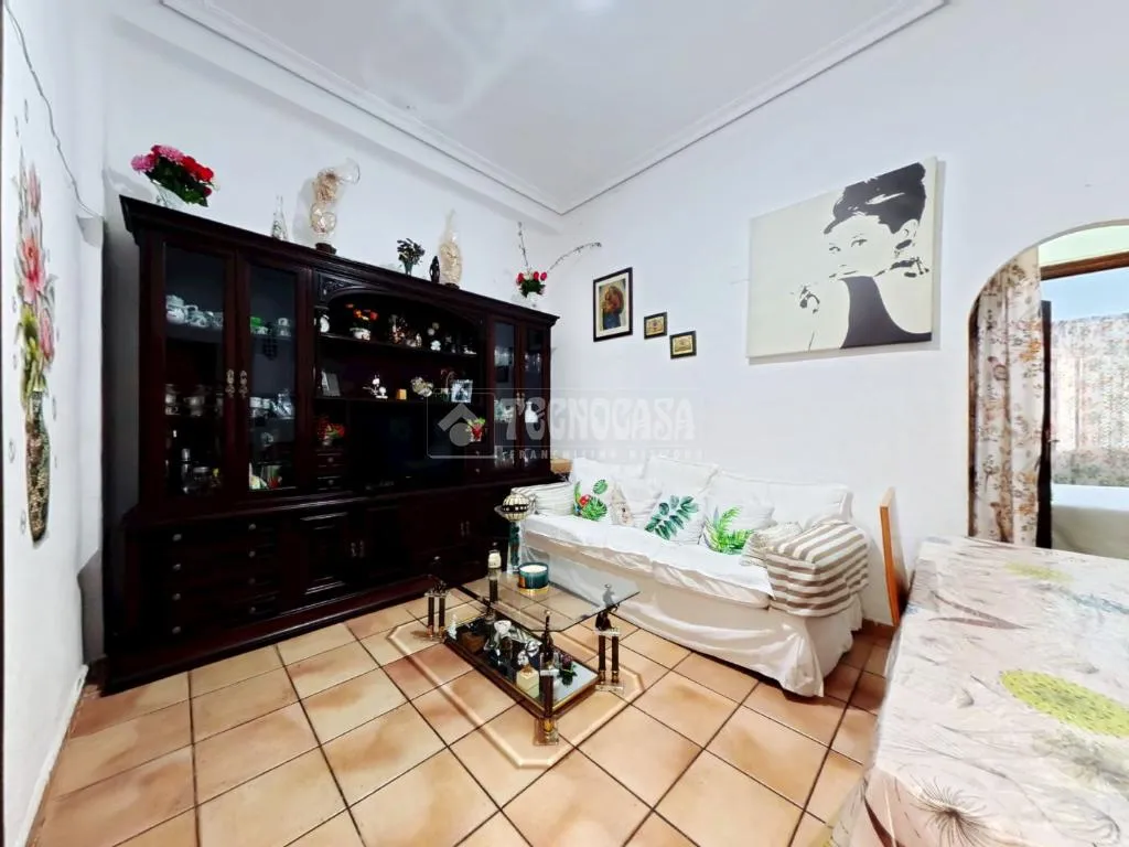 Soggiorno - Ground Floor Flat with Garden View in Ciudad Jardín