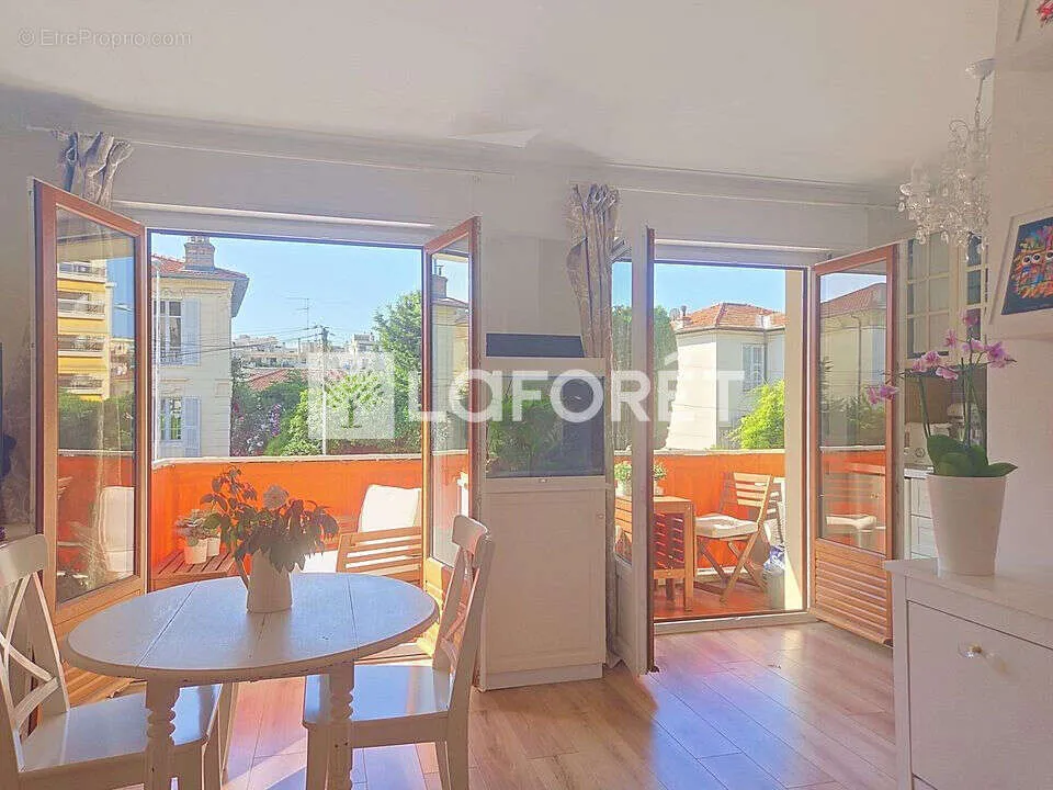 Terrace - Bright 2-Bedroom Apartment in Nice's Évêché