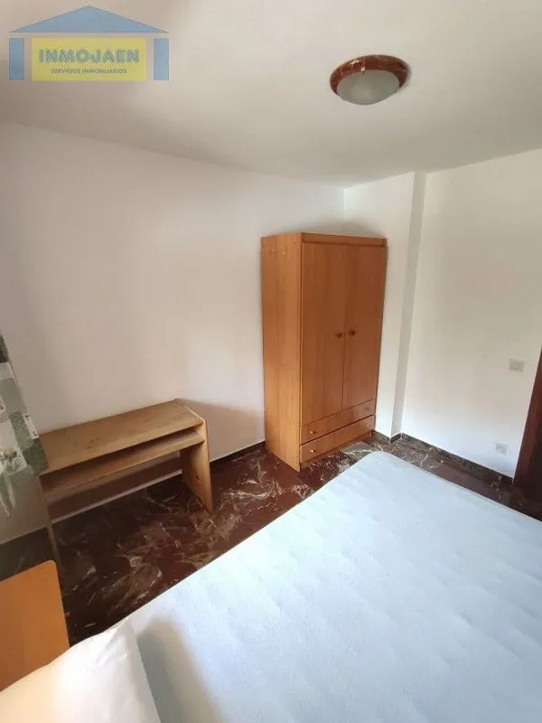 Student Flat with Pool on Avda de Madrid