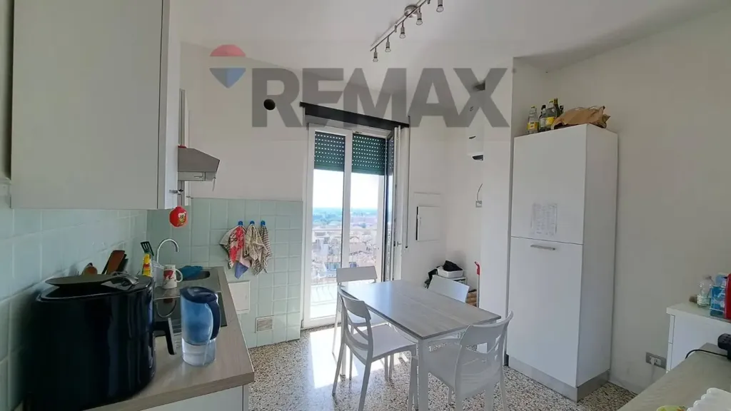 Cuisine - Student Apartment with Balcony in Parma