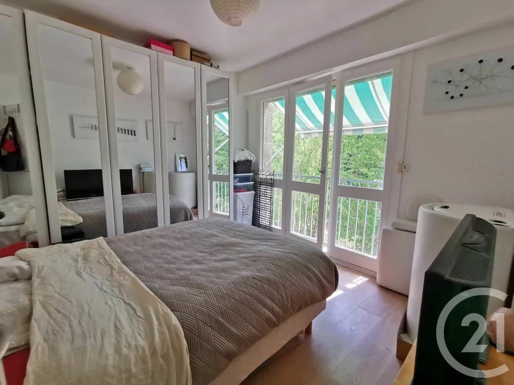 Chambres - Appartement avec Vue sur Parc à Épernon