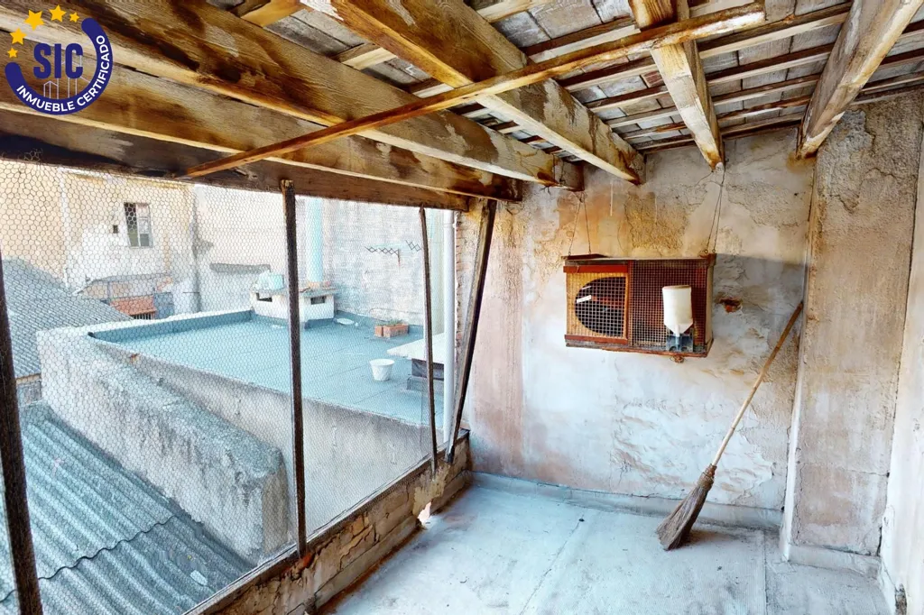 Pièces - Three-Storey House for Restoration in Castellón Centre