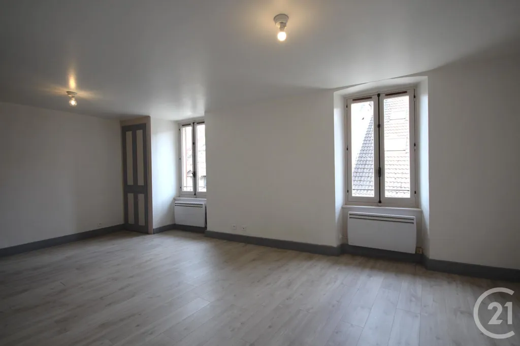 Pièces - Appartement Rénové 3 Pièces Centre Ville de Rumilly