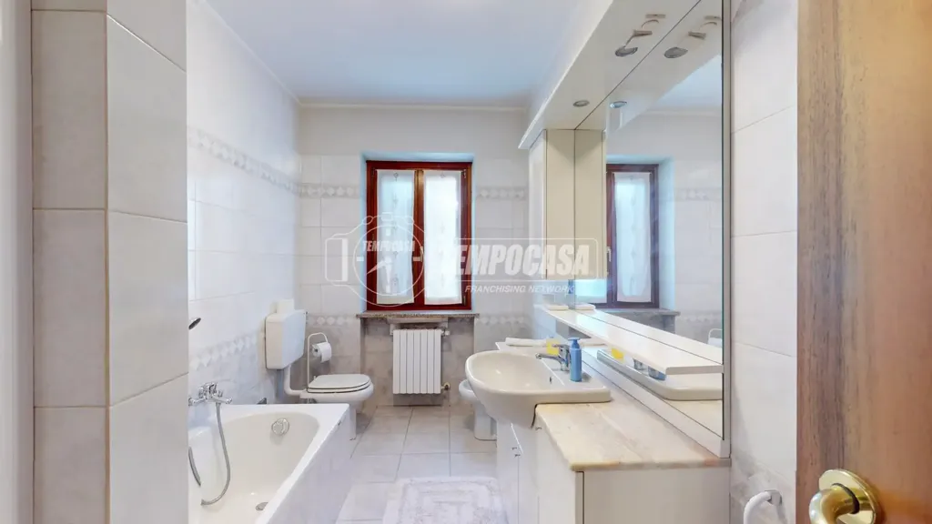 Vannitoad - Spacious Apartment with Balcony in La Loggia