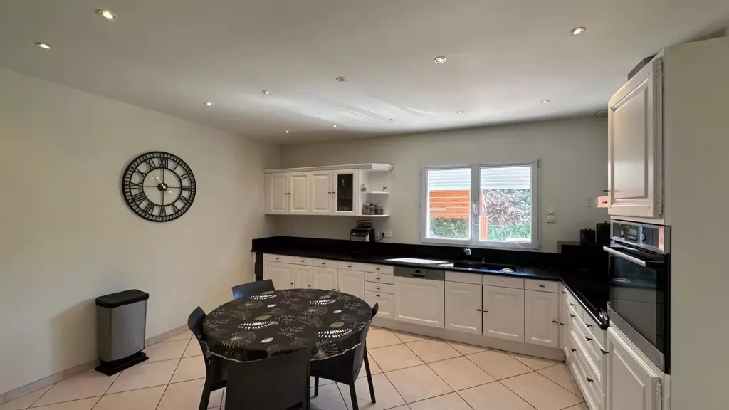 Cuisine - Maison avec Piscine et Jardin à Montélimar