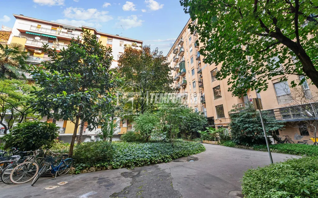 Aed - Modern Trilocale with Balconies in Milan
