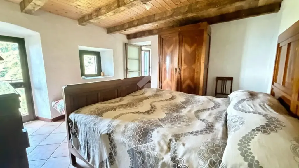 Chambres - Historic Semidetached House with Balconies in Urida