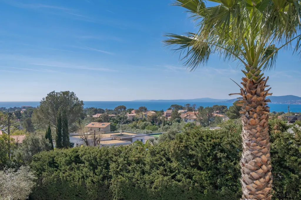 Jardin - Villa Contemporaine avec Vue Mer à Saint-Raphaël