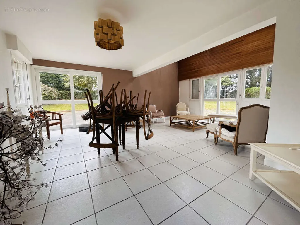 Séjour - Maison de Luxe avec Jardin à Ploudaniel