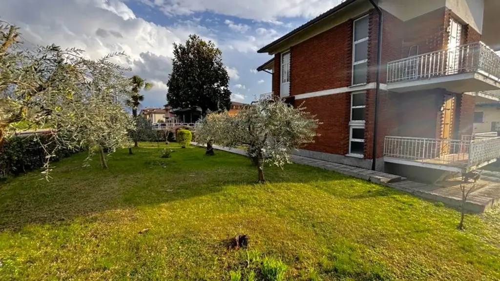 Jardin - Bifamiliar Villa with Garden in Clusane, Iseo