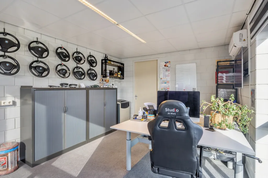 Kabinet - Detached House with Business Hall in Breda
