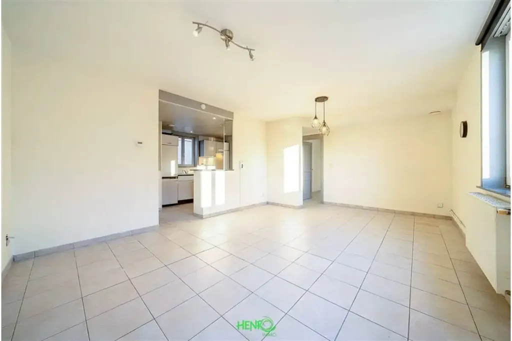 Séjour - Appartement Rénové avec Terrasse à Tournai