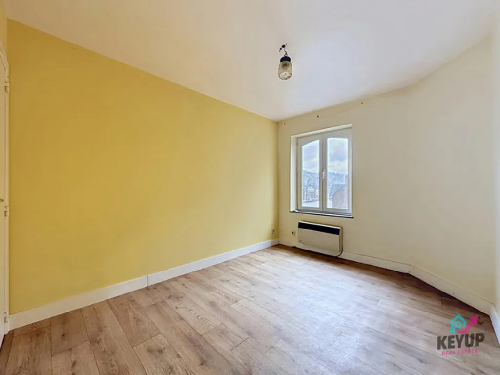 Toad - 61 m² Apartment with Renovation Potential in Dinant