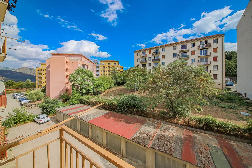 Balcon - Appartement T3 avec Vue Montagne à Corte