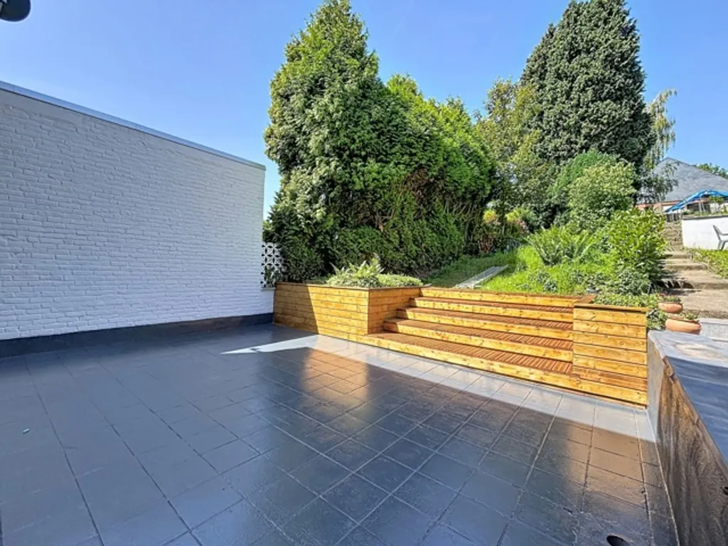 Terrasse - Maison de Bel Étage avec Terrasse et Jardin à l'Ouest