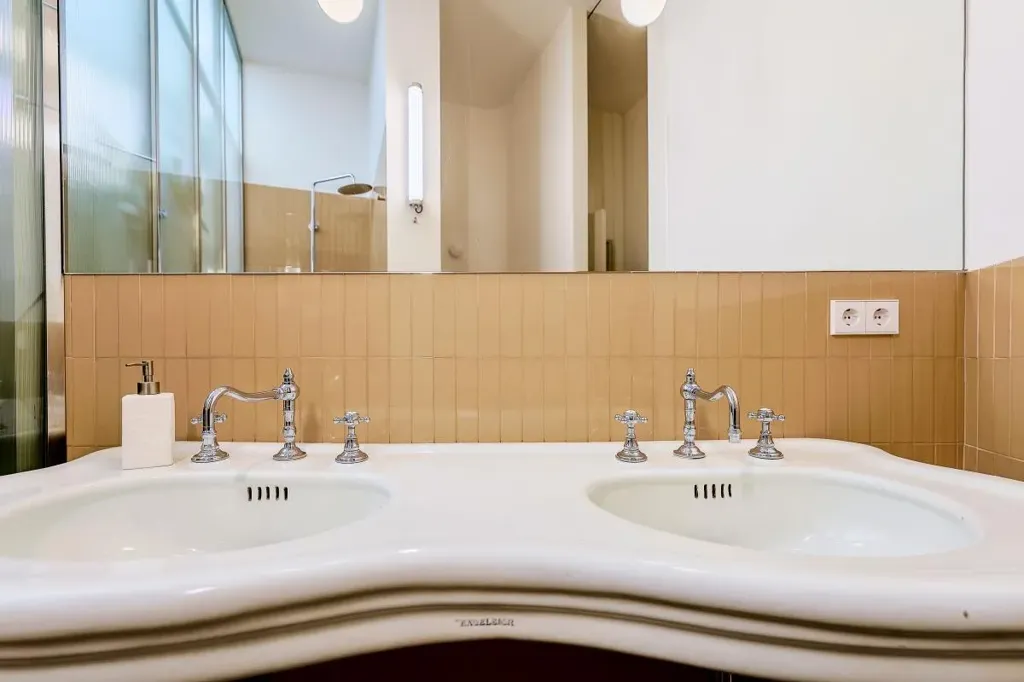 Vannitoad - Luxury Apartment with Interior Garden in Madrid