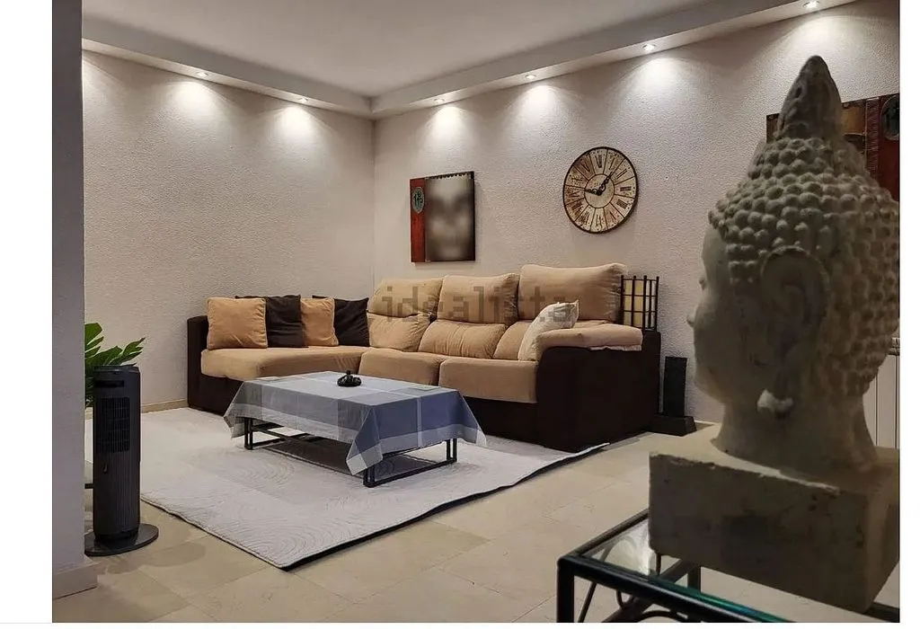 Living Room - House with Pool and Terrace in Urban Core