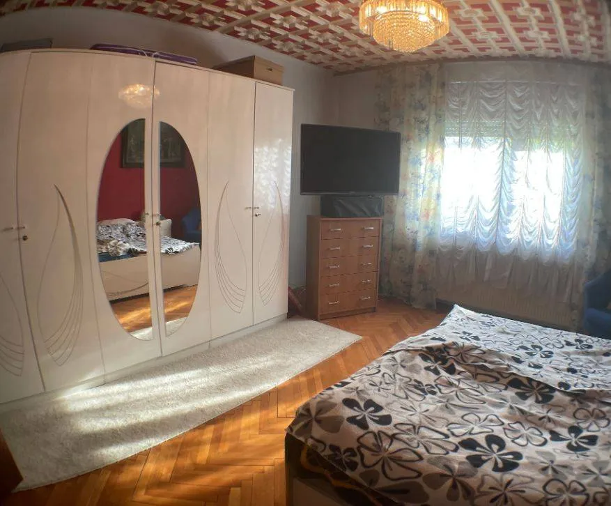 Chambres - Two-Storey House with Large Land in Medvode