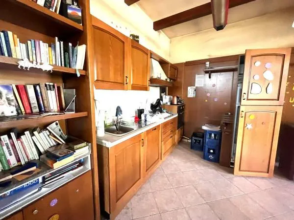 Köök - Villa with Extensive Garden in Porto Viro