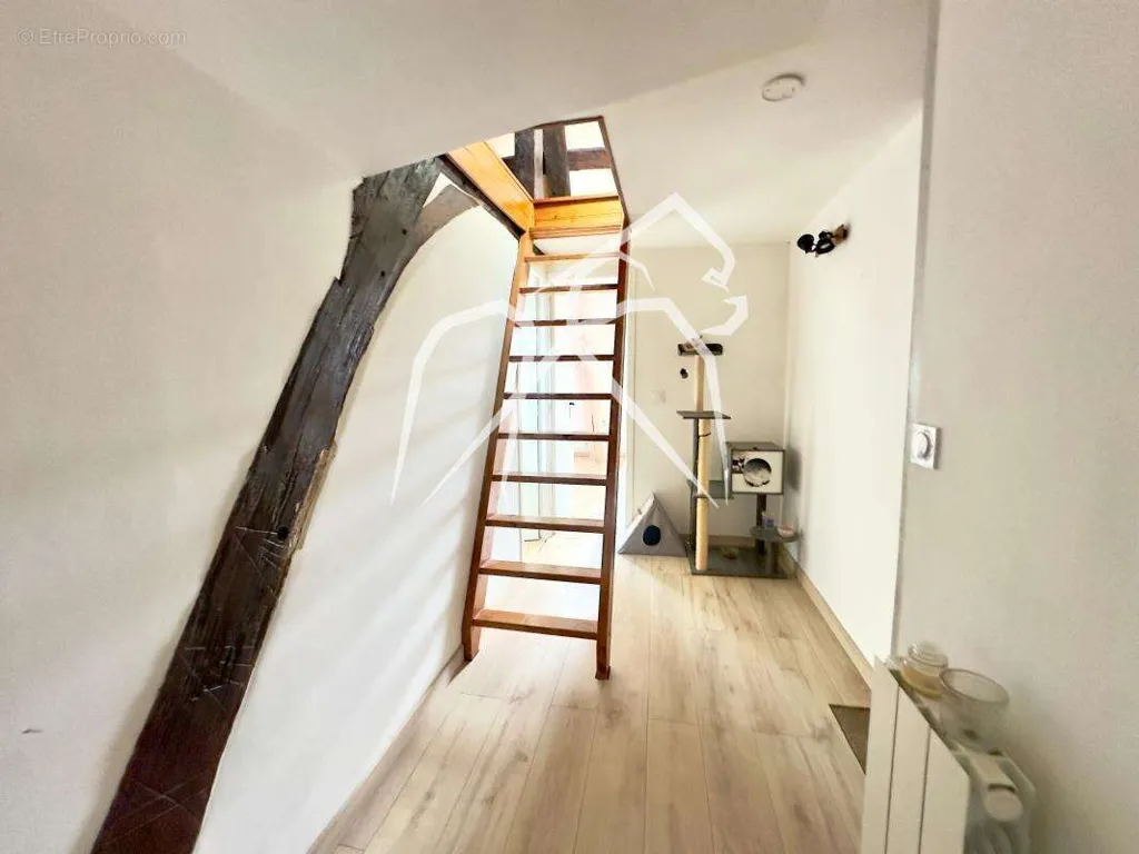 Pièces - Appartement T3 avec vue sur rue piétonne à Rouen